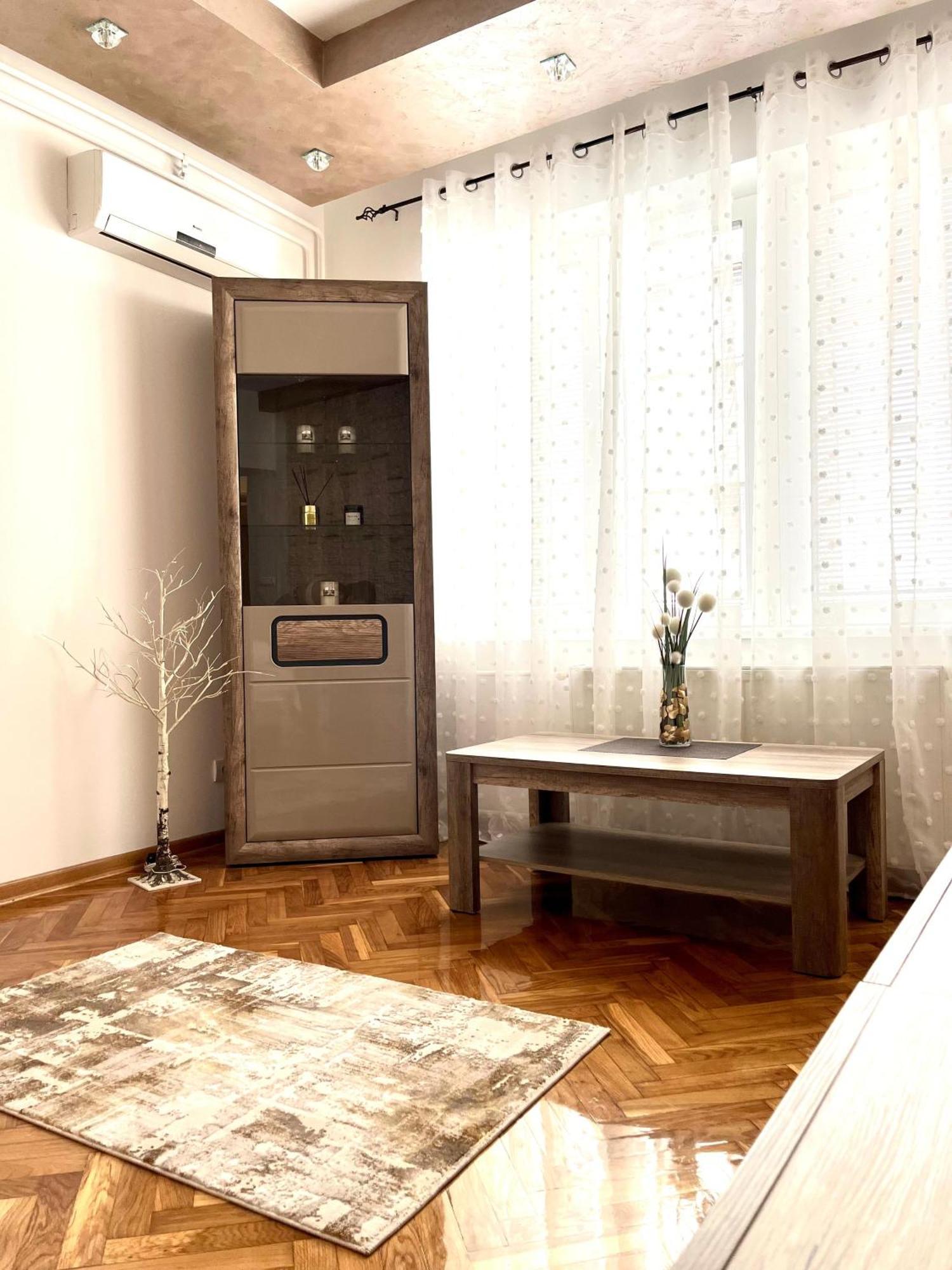 Lumo Apartment Nis Luaran gambar